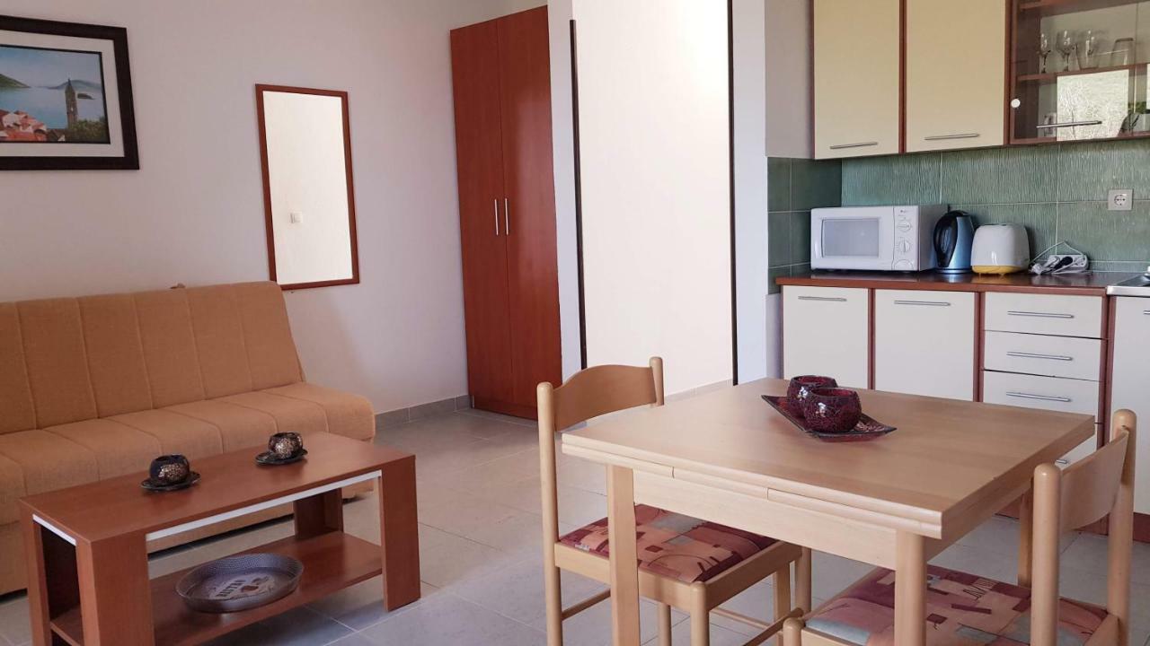 Apartmani Lazarevic Luštica Extérieur photo